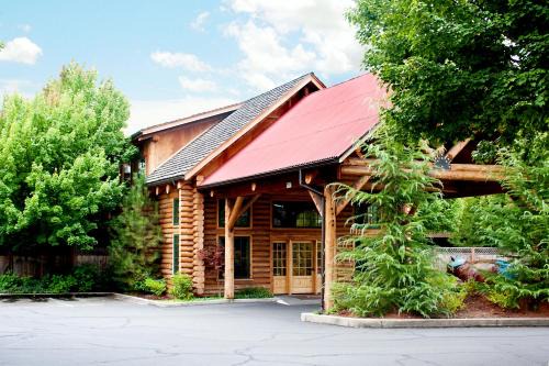 Grants Pass Cabin | The Lodge at Riverside