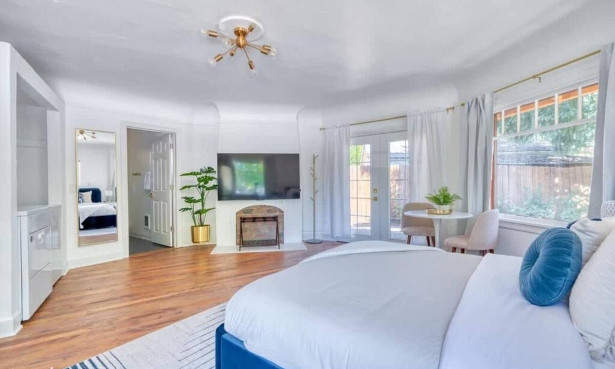 Ashcreek Hotel | The Octagon by Stay Portland - Multnomah Village