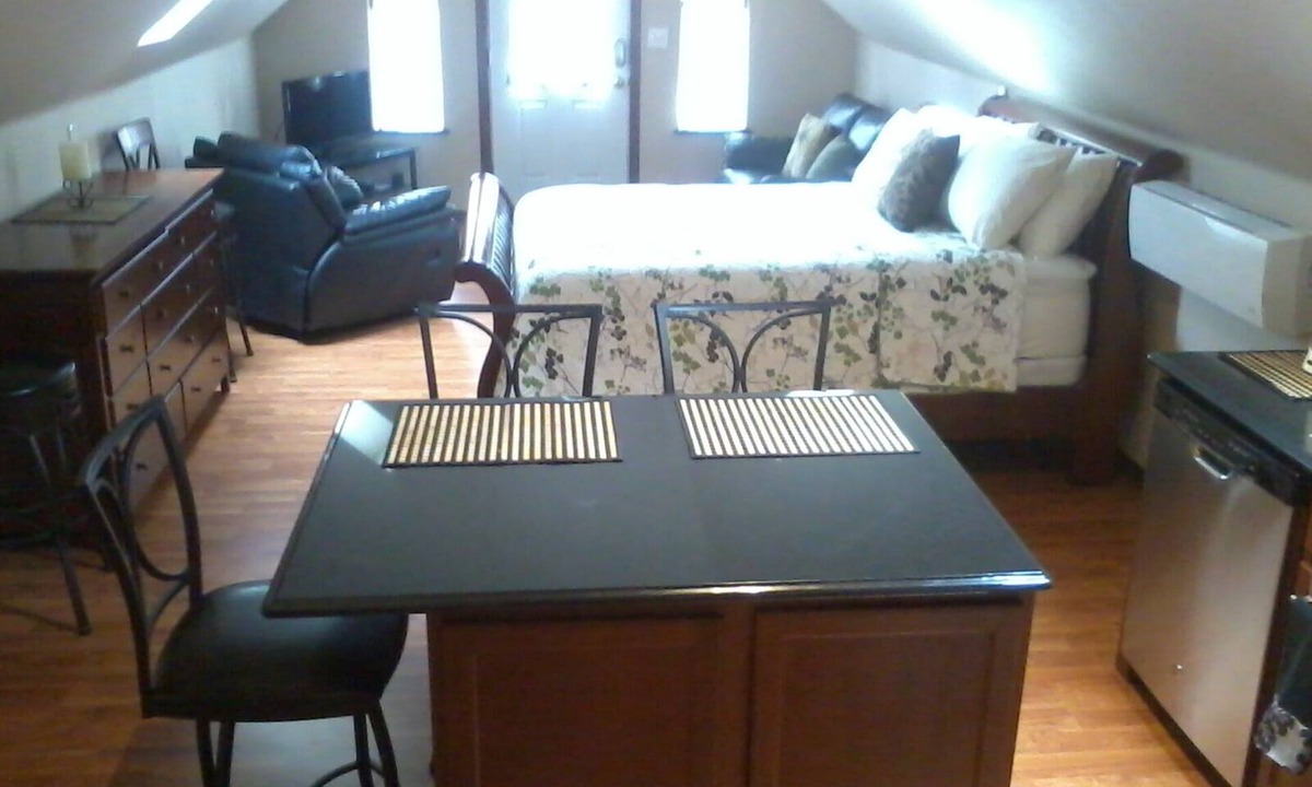 Corvallis Apartment | 'The Old Rock Quarry Studio' 6 mi N of OSU! Benton County Approved and Legal