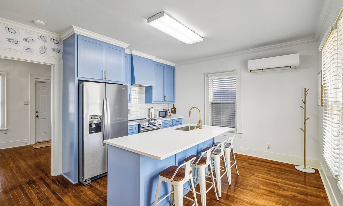 Monroe House | The Oyster Bed - Fleur De Lee Serene and Charming 3 Bedroom, 4 Bed, 2 Bath House