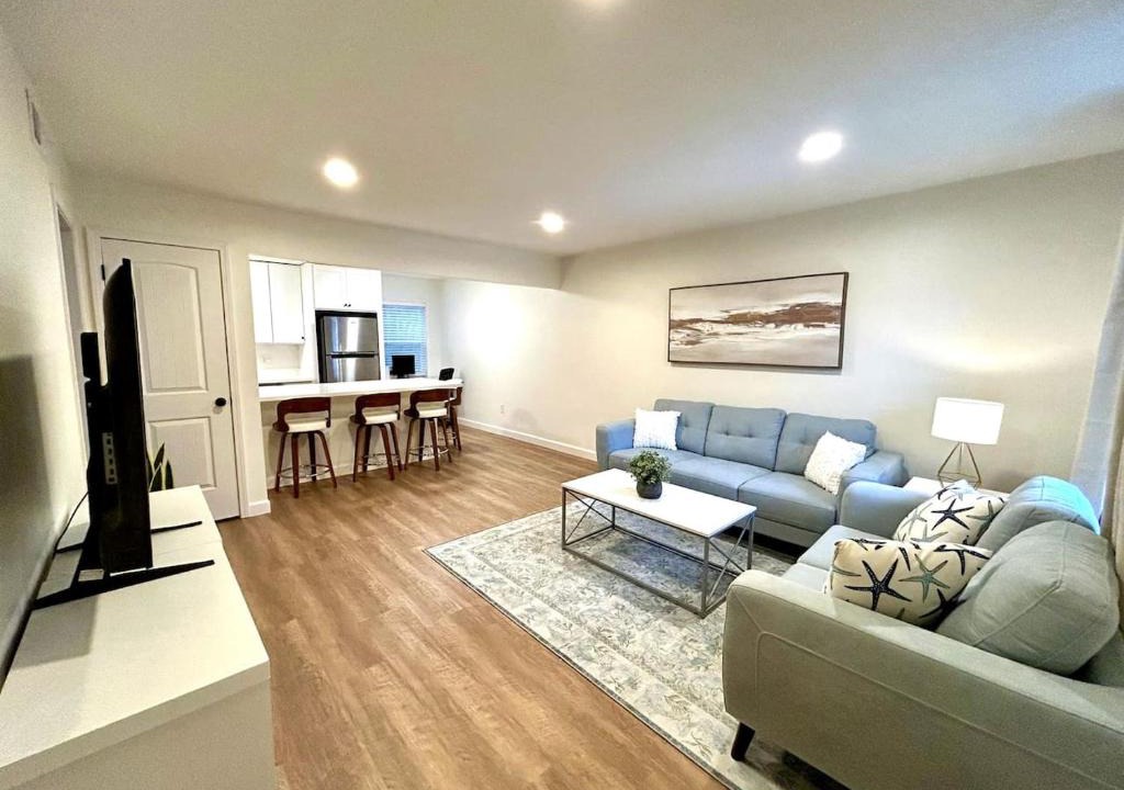 Biloxi Apartment | The Porter Chamber