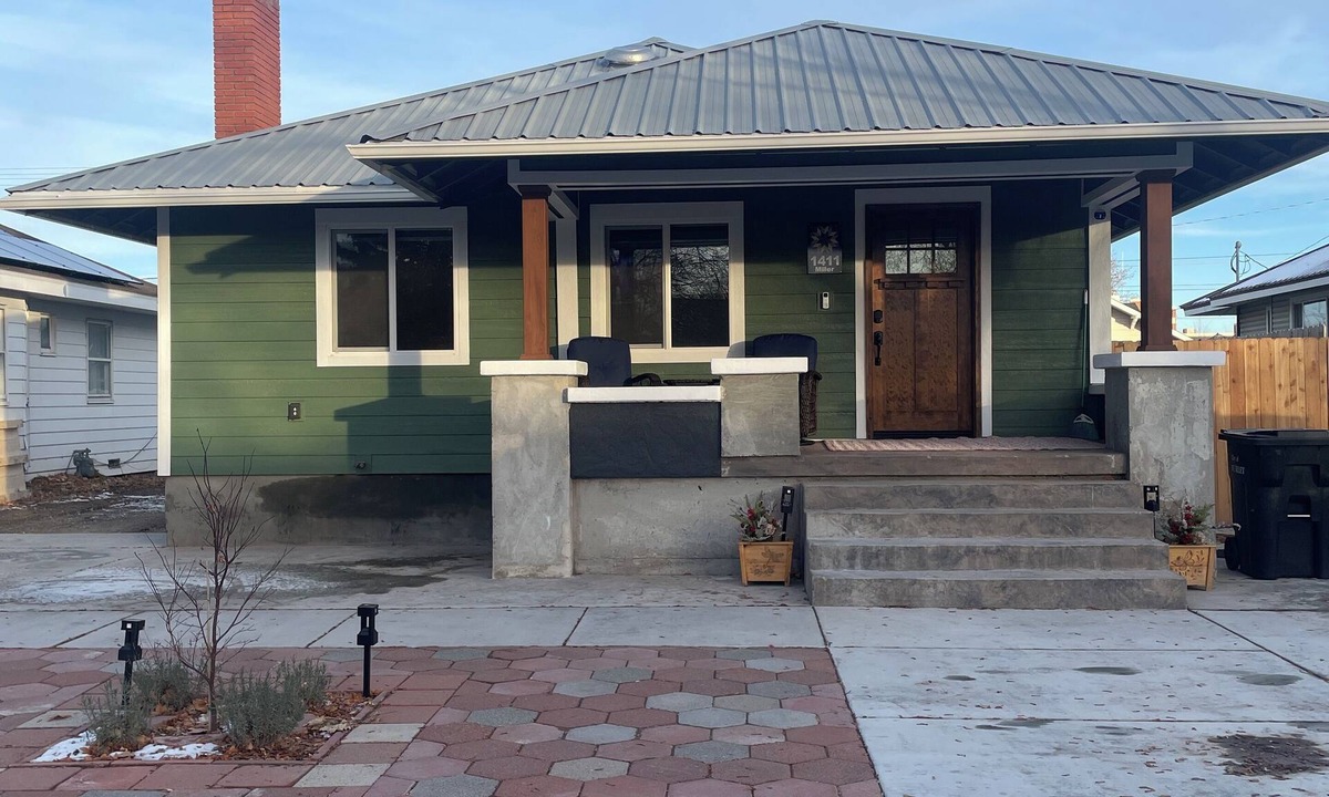 Burley House | The Quilting House a charming craftsman home centrally located in Burley