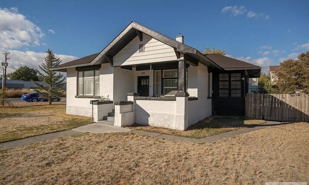 Rexburg House | The Rexburg Cottage - a newly remodeled 1940s home with a modern farmhouse feel!