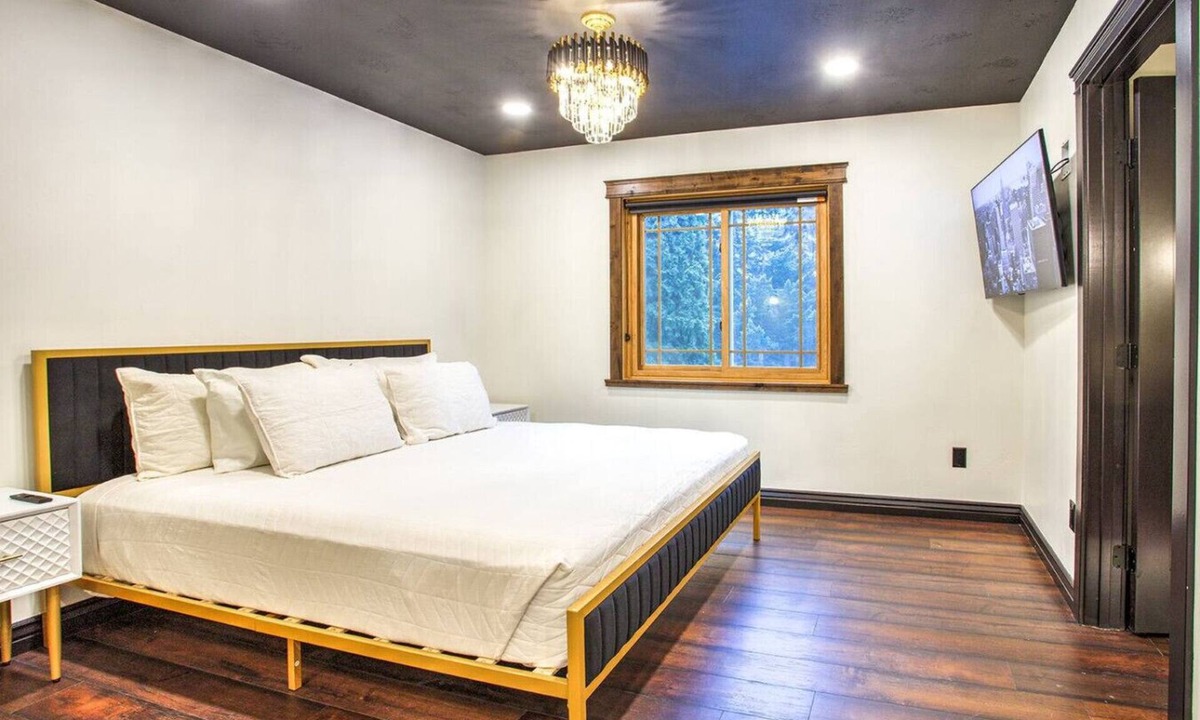 Kalispell Bed & Breakfast | The Ritz Suite at Bed and Breakfast