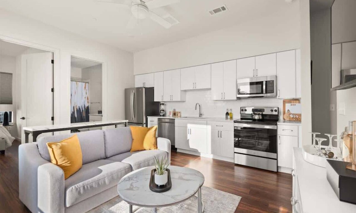 Edgehill Condo | The Rowen|Luxury Condo on Music Row|Balcony & Pool