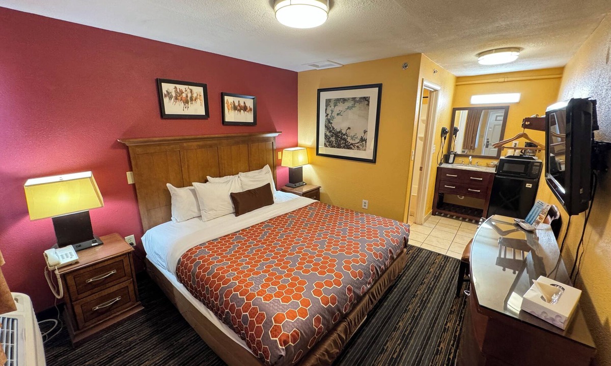 Port Angeles Hotel | The Royal Victorian Motel
