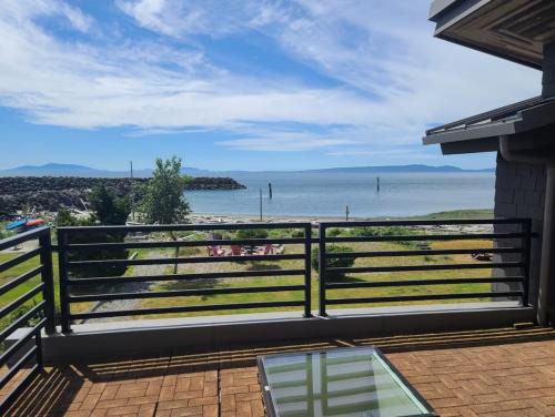 Point Roberts House | The Seaside Getaway - Direct Beach Access