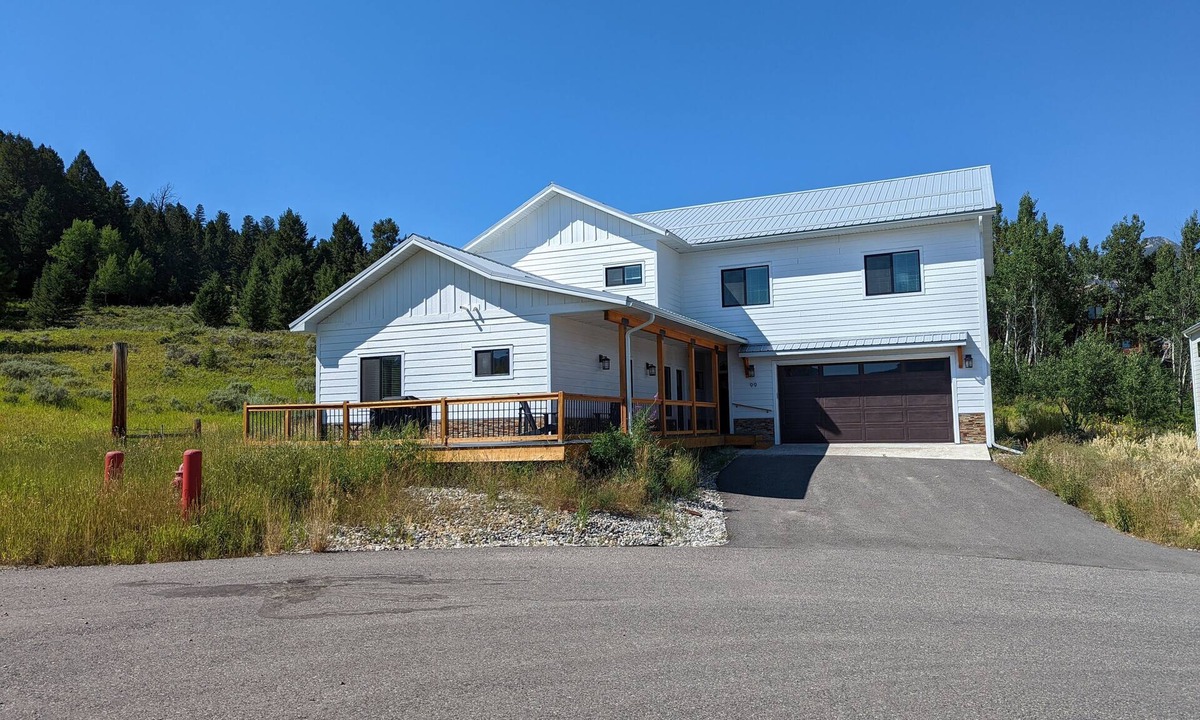 Big Sky House | The shrub in the big sky !
