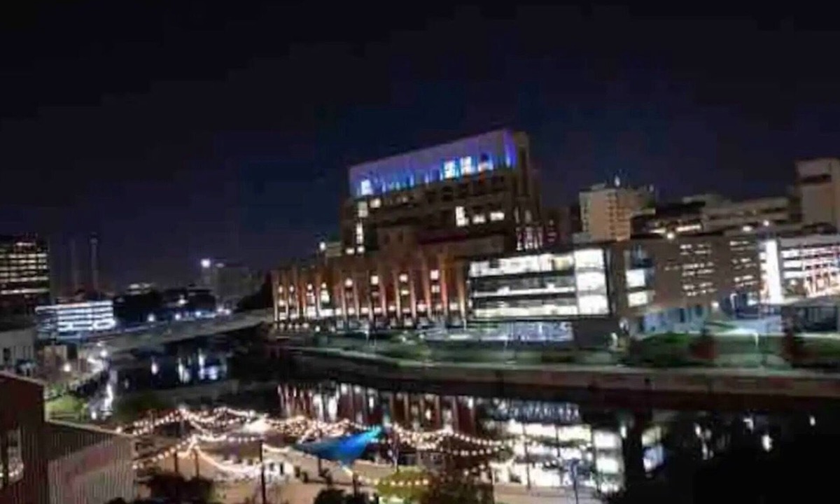 Downtown Apartment | The Skyline Penthouse : Downtown ( Luxury )