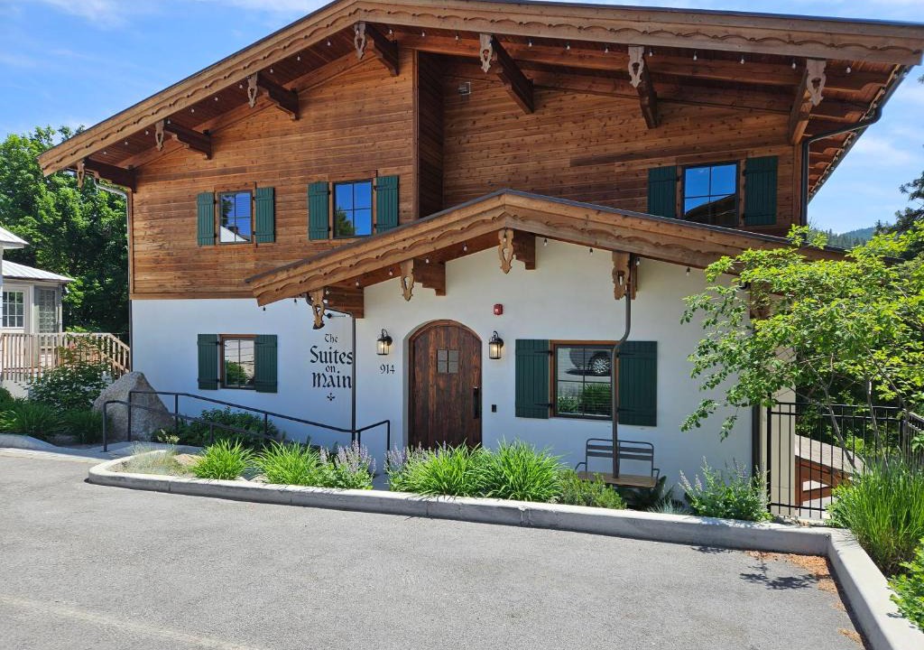 Leavenworth Apartment | The Suites on Main