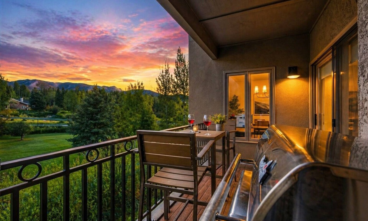 Elkhorn Village Condo | The Summit Stay | Pool | Pickleball | Hot Tub