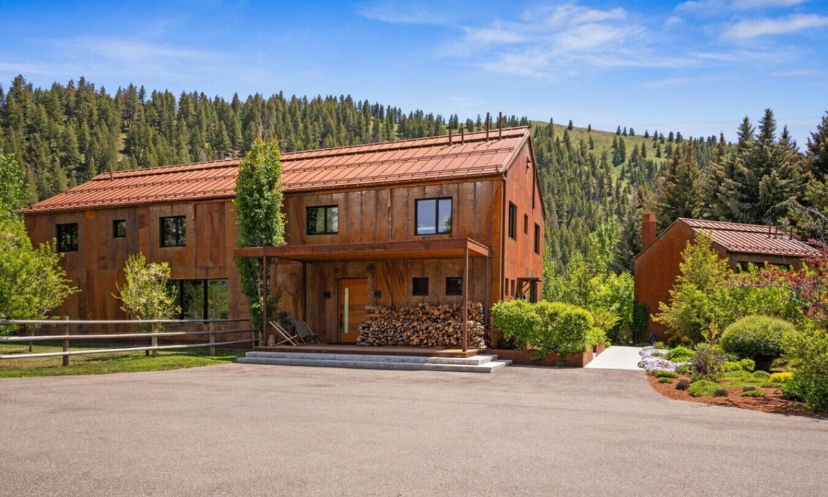 East Fork House | The Sun Valley Rusty Barn Estate