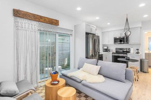 Whittier Heights Apartment | The Sweetest Suite - 91 Walkscore!