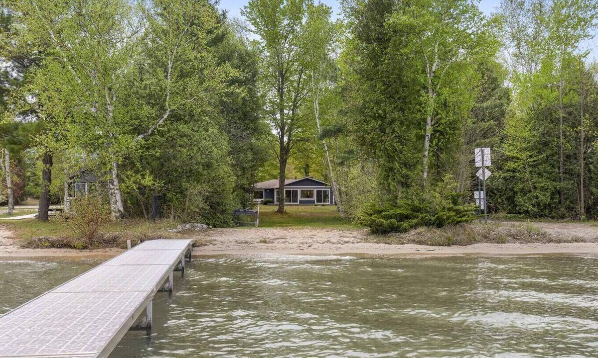 Frankfort Apartment | The Vine House on Crystal Lake