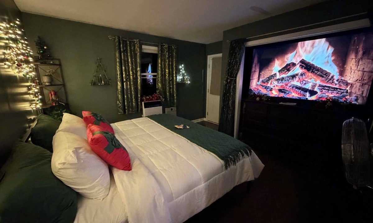 Springfield Apartment | The Whispering Oak is a private and cozy getaway with its own private entrance!