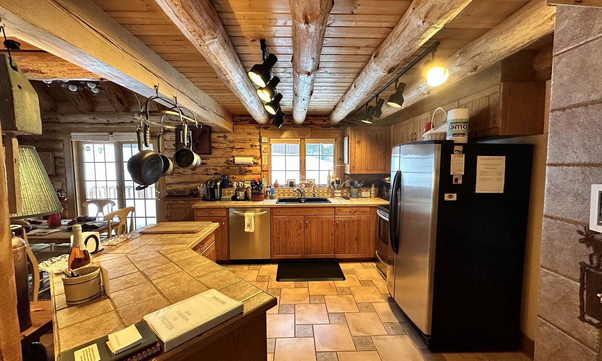 Cle Elum Cabin | The Whispering Pines Cabin, A romantic hideaway from the stresses of work!