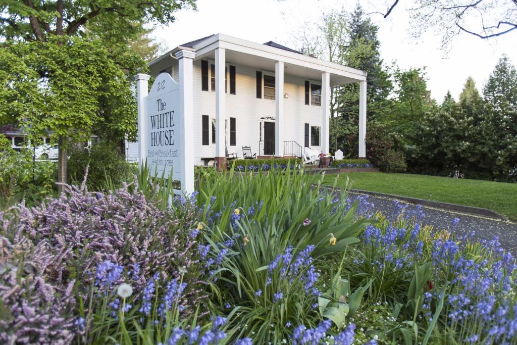 Medford Bed & Breakfast | The White House Bed and Breakfast
