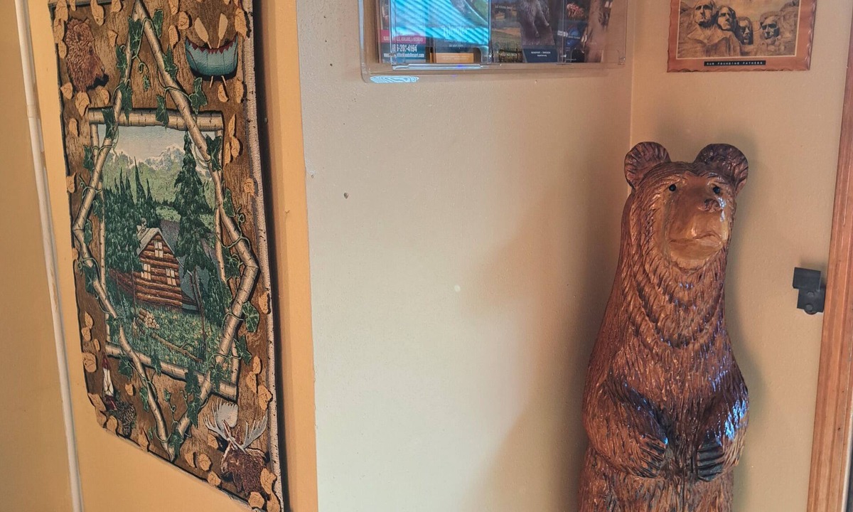 Crescent Hotel | The Woodsman Country Lodge