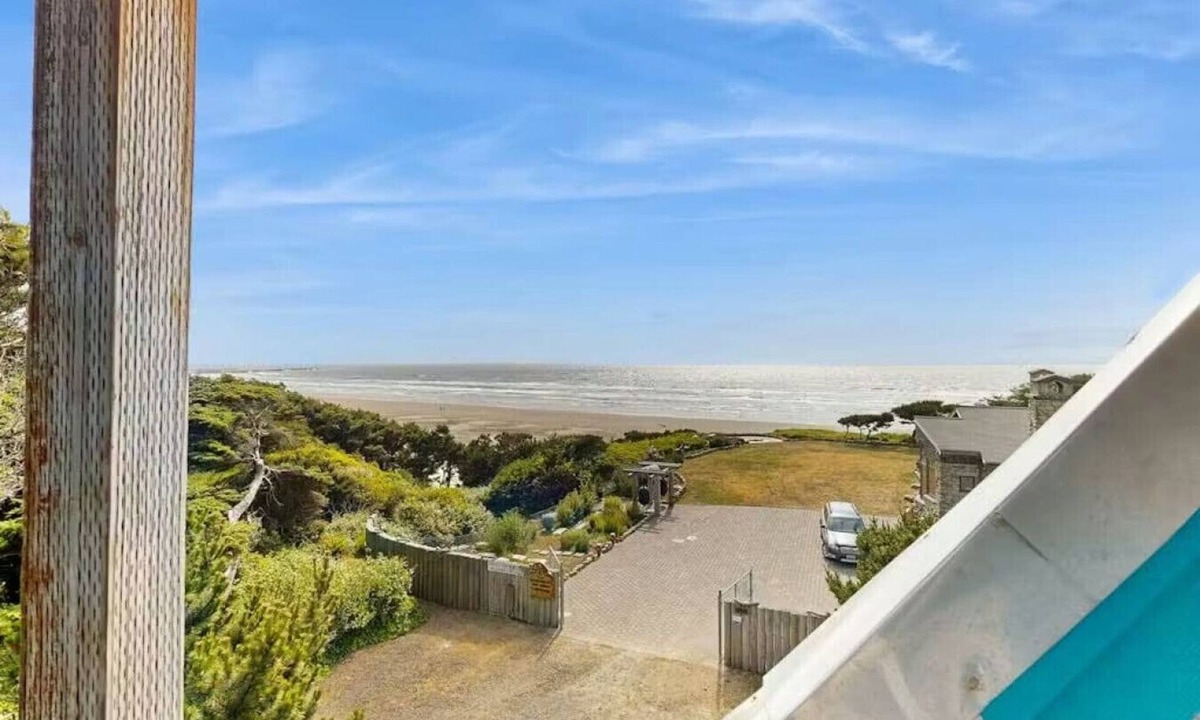 Newport House | The Yaquina House