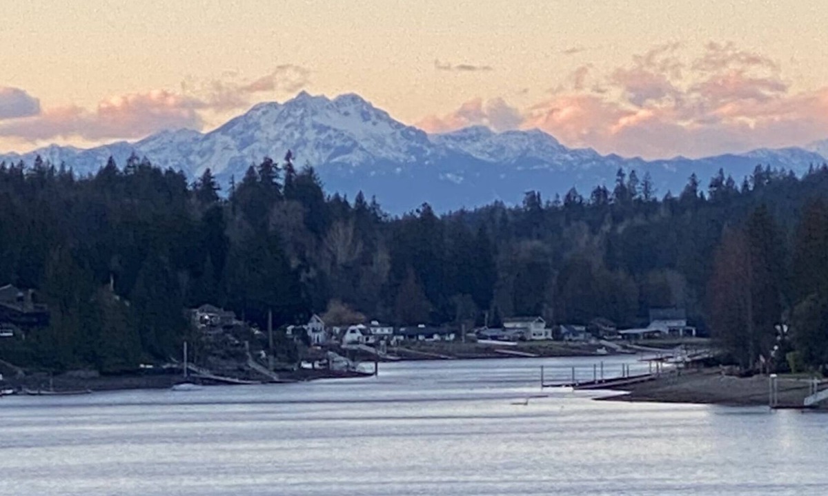 Gig Harbor House | Therapeutic Waterfront - 3BD, Beach, Kayaks, Mountain View. No cleaning fee