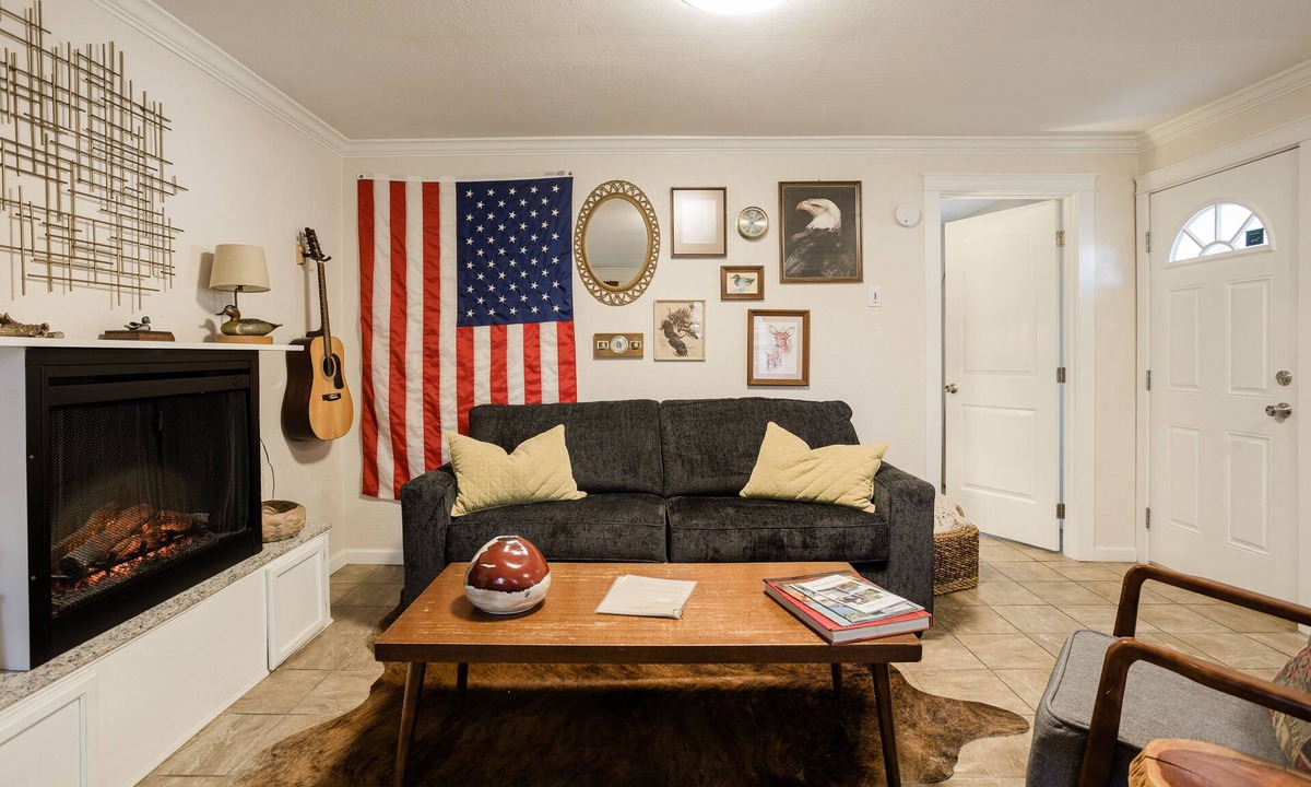 Gold Hill Cottage | This cottage is a 1 bedroom(s), 1 bathrooms, located in Gold Hill, OR.