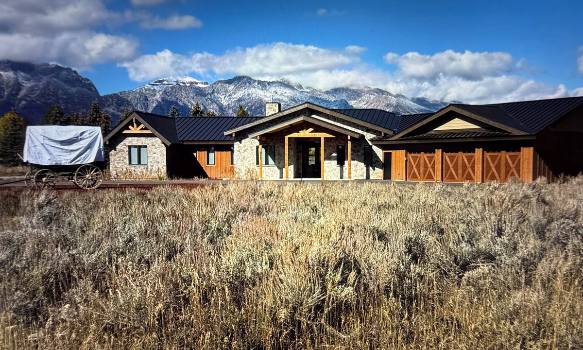 Jackson House | This magnificent location and spectacular home is one you will never forget.