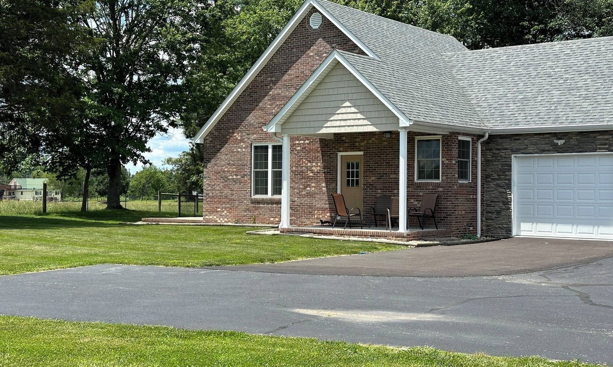 Cane Valley House | Three-A Hideaway less than 5 miles from Holmes Bend Marina.