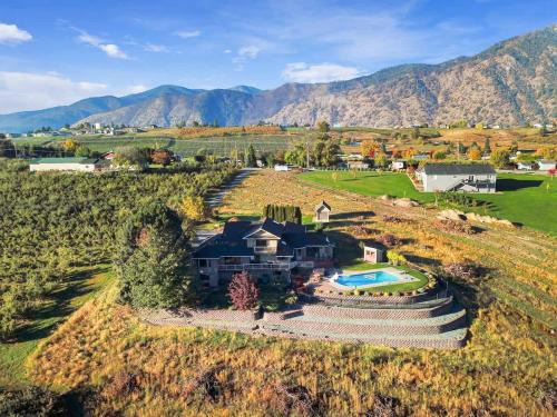 Manson House | Three Lakes Haven - Alice Lodging