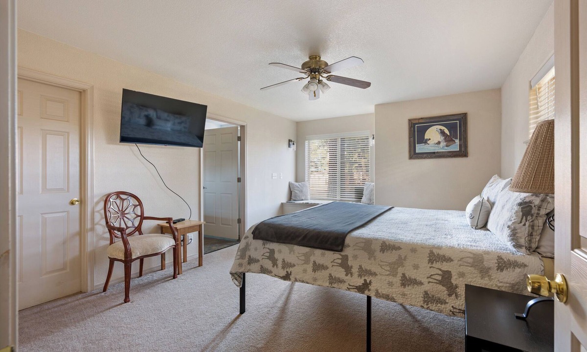 Sisters House | Timber Creek Escape Sisters Townhome pet friendly and great location