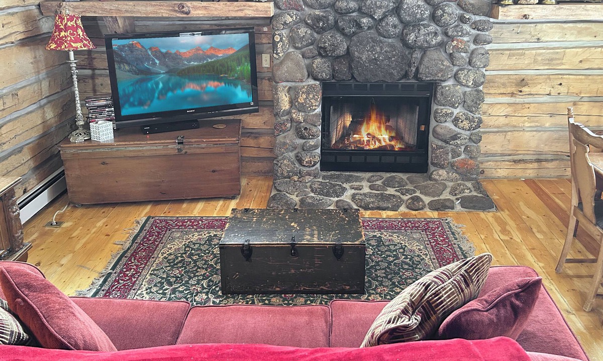 Mesa Cabin | Timeless Mesa Hideaway Creekside Cabin