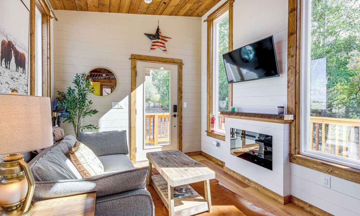 Pray Cottage | Tiny in Paradise! Near Chico and SAGE Lodge!
