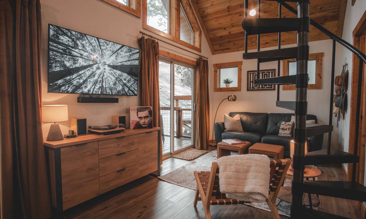 Riggins Cabin | Top 1% Salmon River Cabin - Big Views, Quiet + 35-Ft Deck