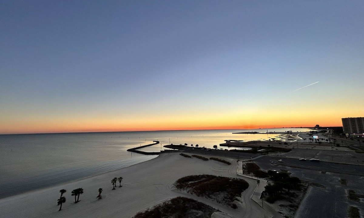 Biloxi Condo | Top-Floor Condo - On the Beach - Gulf Views - Walk the Boardwalk