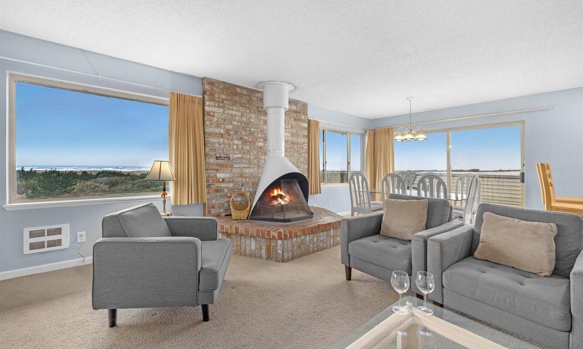 Ocean Shores Condo | Top Floor Penthouse Suite with Ocean View
