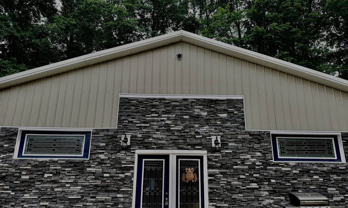 Alden House | TORCH HOLLOW -Private Torch Lake Access with Stunning Views plenty of room.
