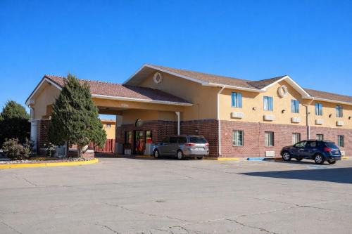 Allison Hotel | Townhouse Super Gallup - I-40