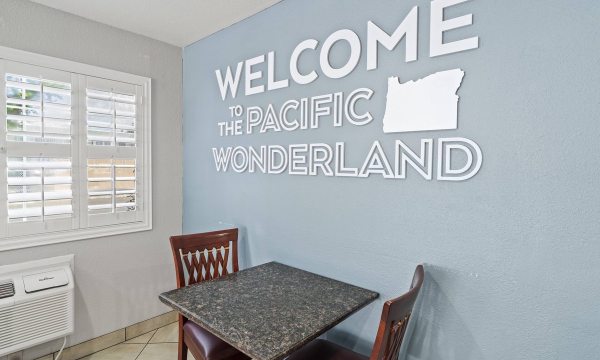 Medford Hotel | Travelers Inn Medford