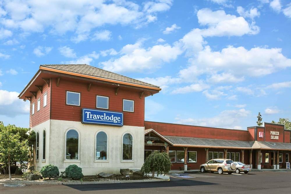 Halsey Hotel | Travelodge by Wyndham Pioneer Villa