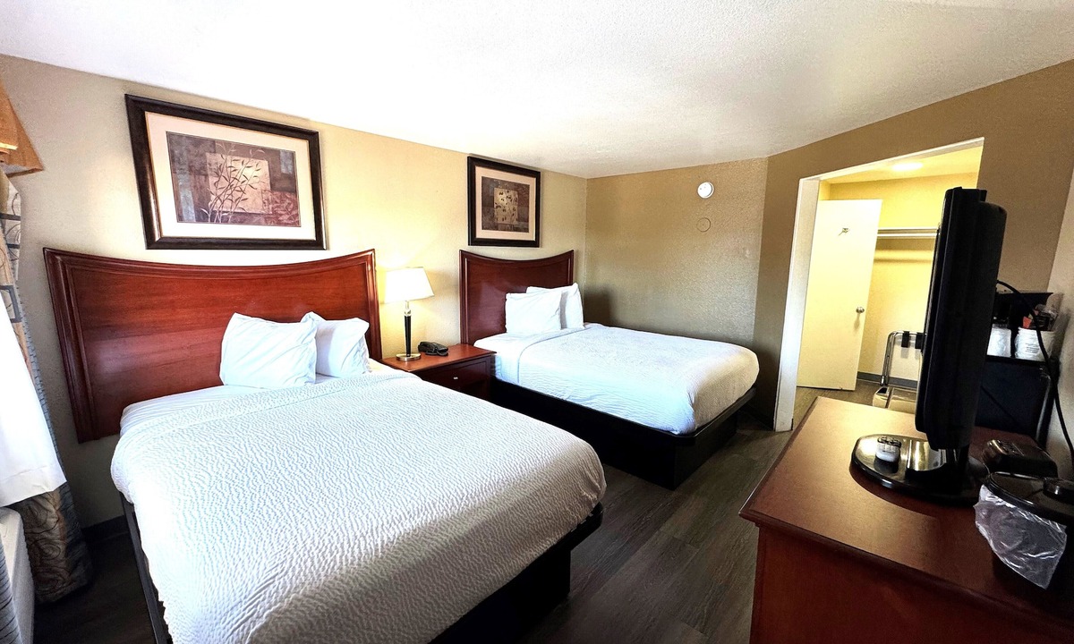 Downtown Klamath Falls Hotel | Travelodge by Wyndham Klamath Falls