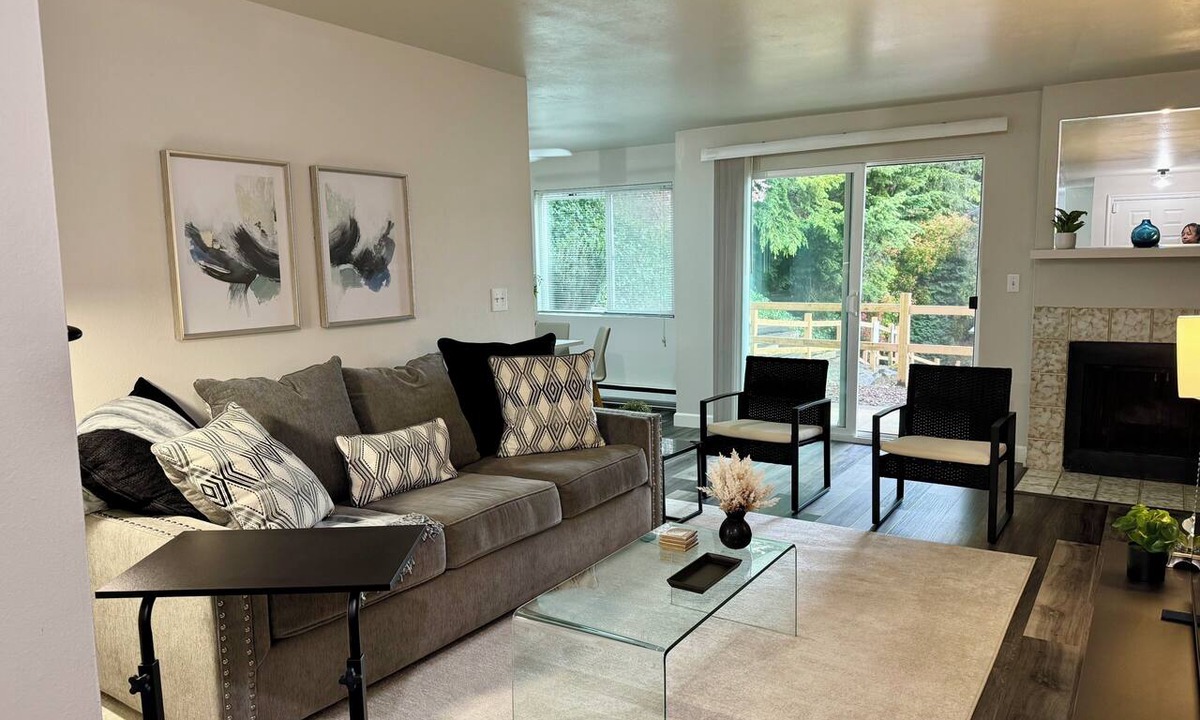 Tukwila Condo | Tucked On the Hill 2 Bed Exec. stay