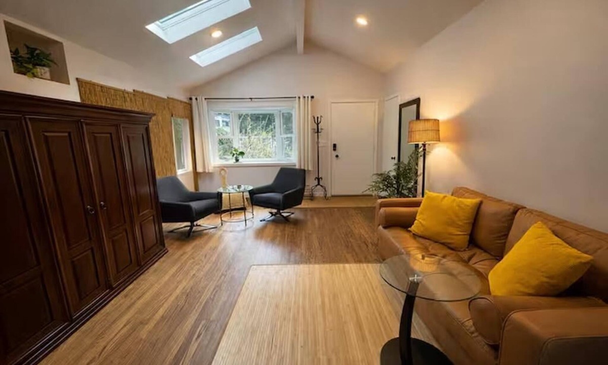 Lynnwood House | Turnkey Luxury 3BR + Office AC & EV Charger Near Edmonds College
