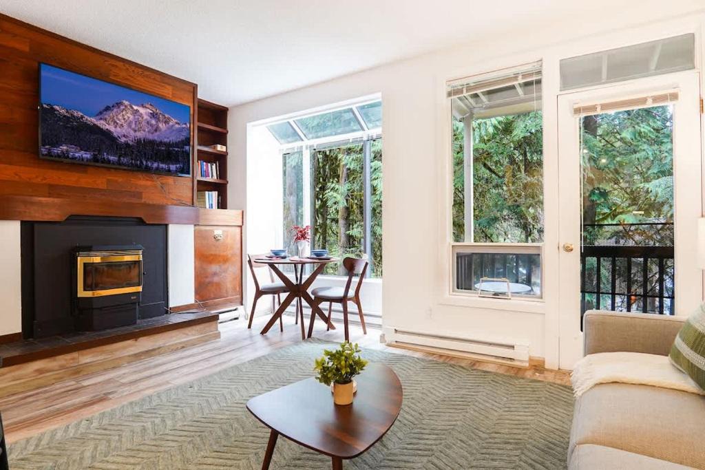 Glacier House | Twin Lakes Retreat