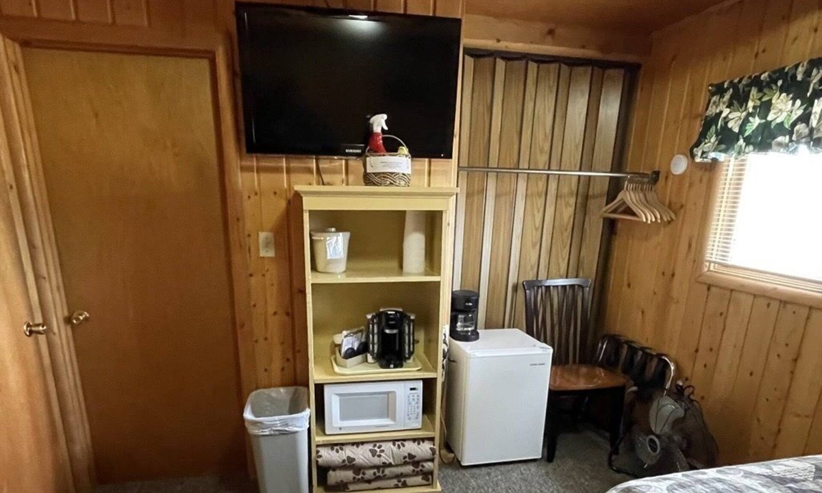 Melrose Hotel | Two Bedroom Suite - Montana Mountain Views
