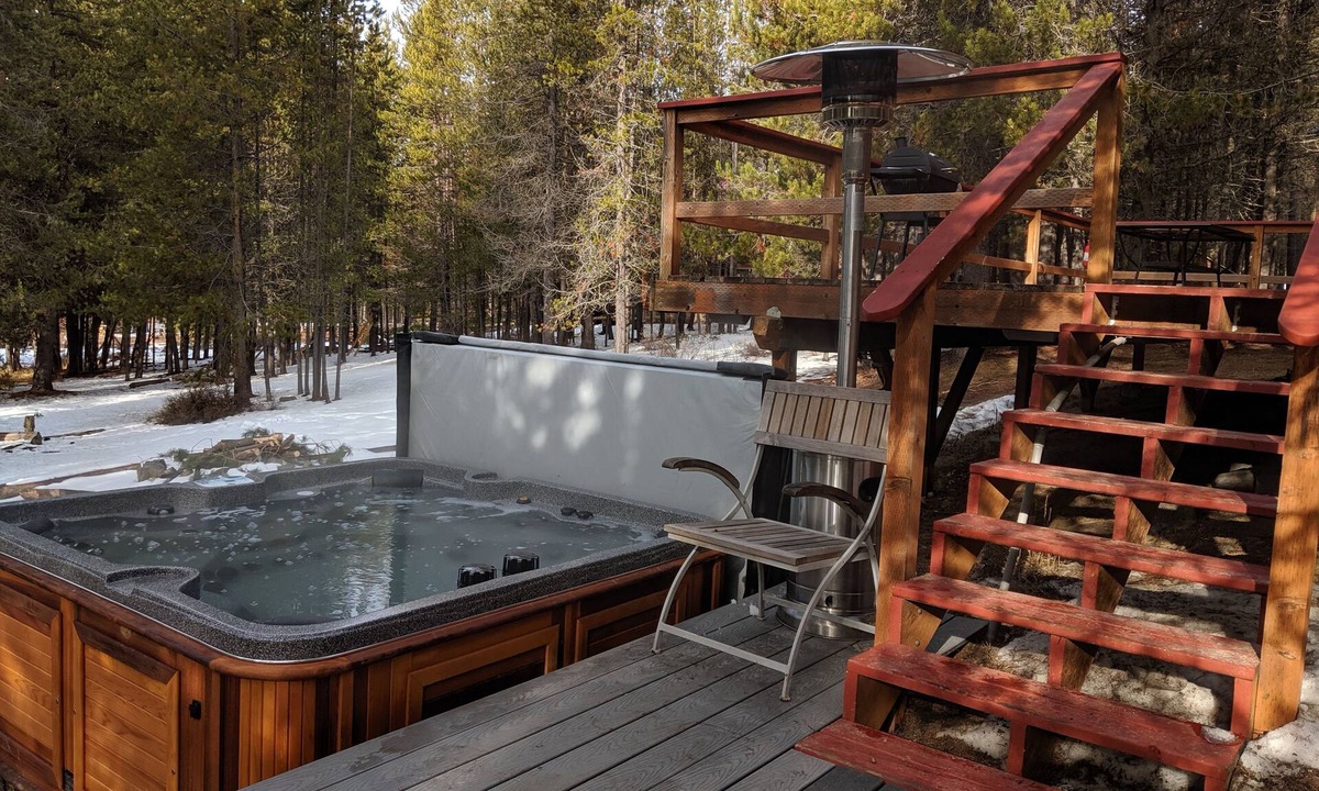 Crescent Cabin | Two Cabin On Crescent Creek, Saltwater Hot-Tub, bring horses. StarLink Internet