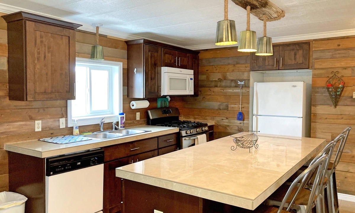 Dingle House | TWO HOMES 20 min from Bear Lake, sleeps 30 +RV