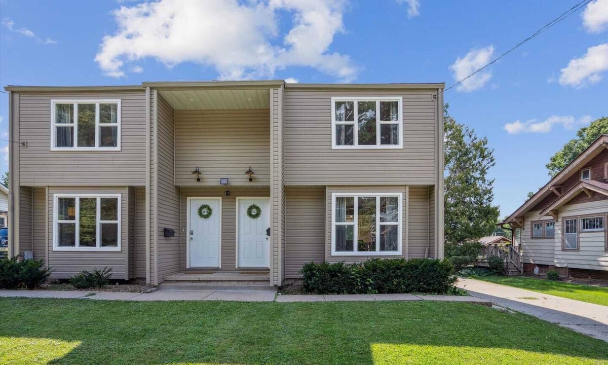 Greater South Side Apartment | Two Modern 3BR Homes | 6BR Total, Yard & Parking