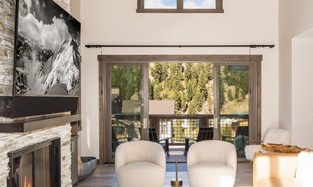 Spanish Peaks House | Ultra-Luxe 5-Bedroom Spanish Peaks Home with Ski-In, Ski-Out Access & Private Hot Tub