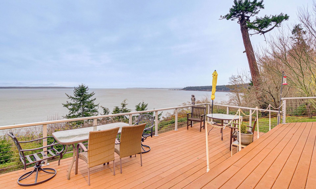 Freeland House | Uninterrupted Water Views! Whidbey Island Getaway