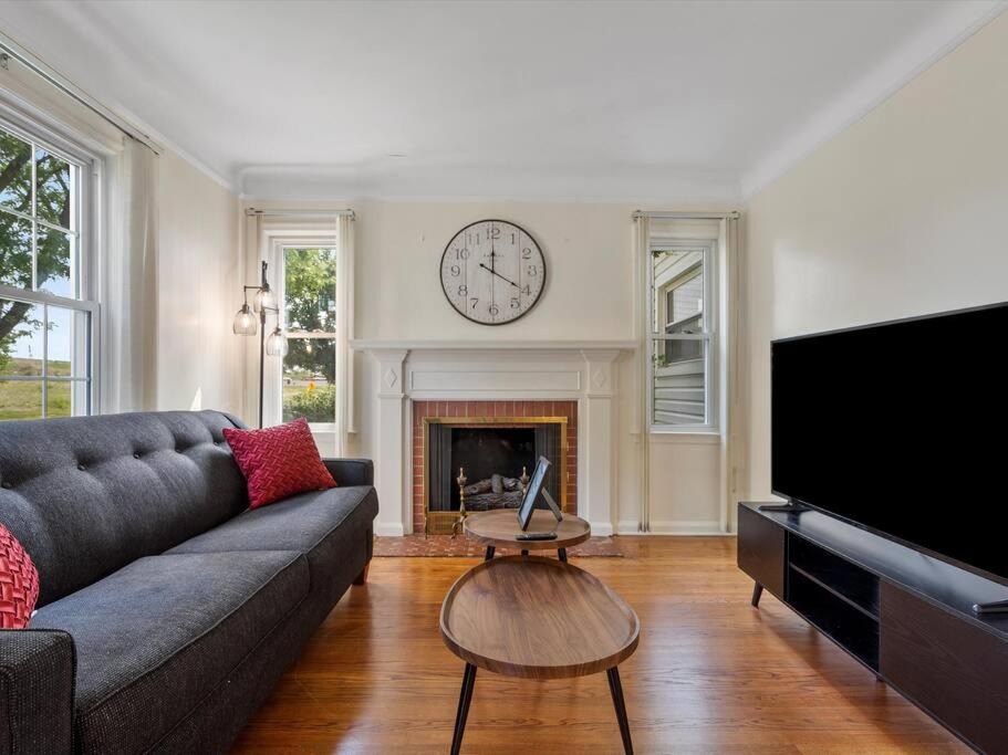 Ferndale House | Unique & Cozy Hideaway!