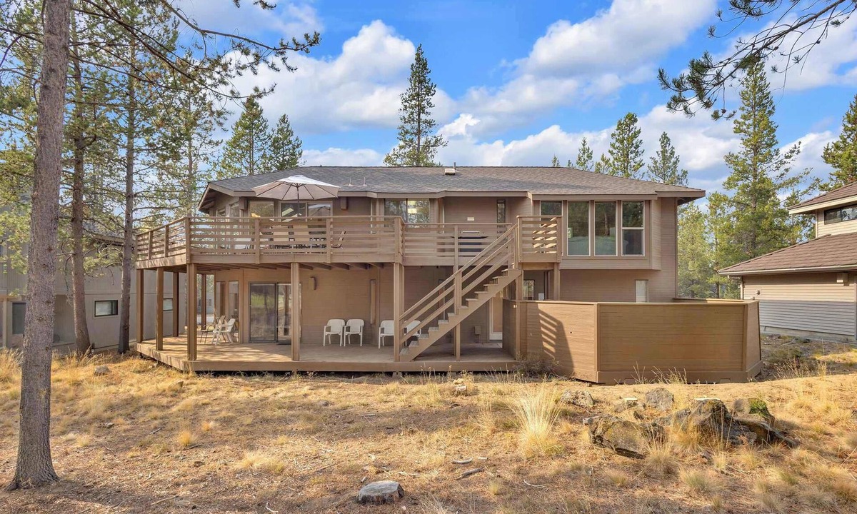 Sunriver House | Unique, spacious, private deck, HT, great room